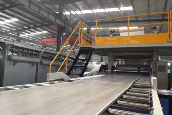 factory cutting PVC flooring